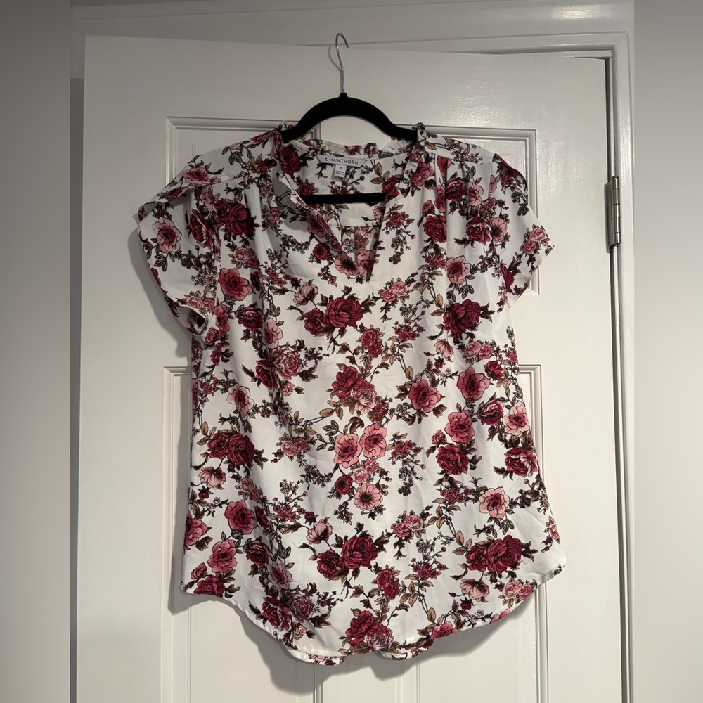 White with red & pink roses print 
Short sleeve blouse 
100% polyester